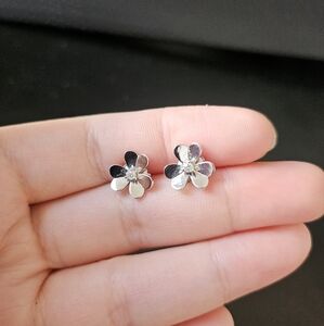 Frivole Earring 18k white gold